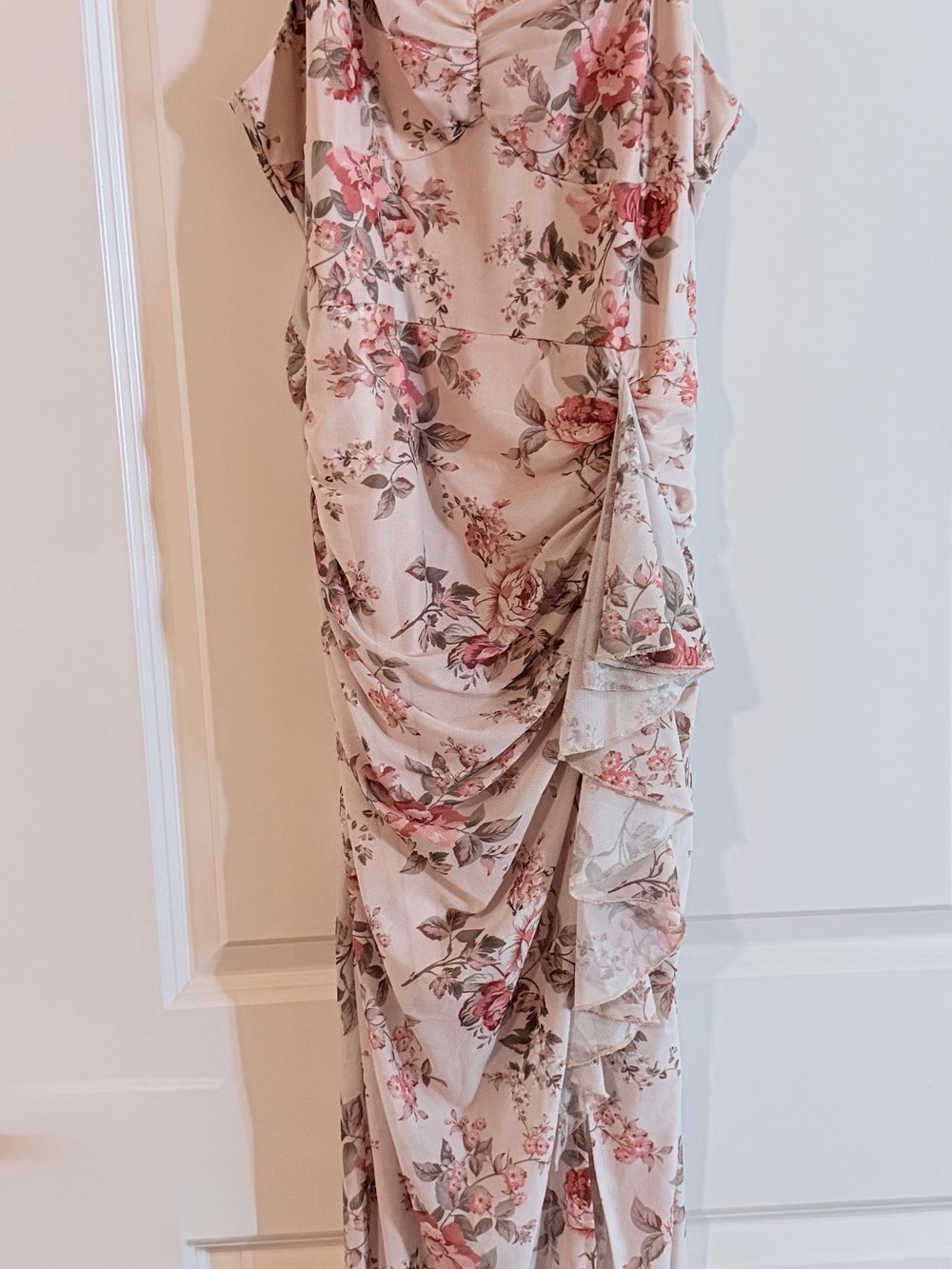 🌸 NEW WITHOUT TAGS — SHEIN Floral Ruched Midi Dress